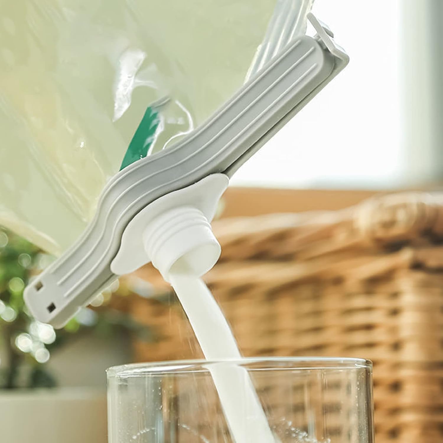 2 Pcs Pouring Clips Food Sealing Clip Chip Bag with Lid-KYAMSTORE